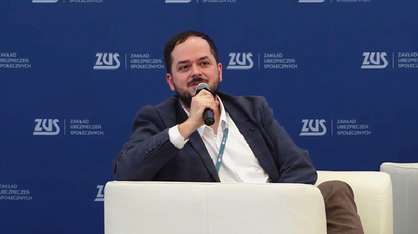 dr Paweł Maranowski zabiera głos w czasie seminariuszm ZUSlab